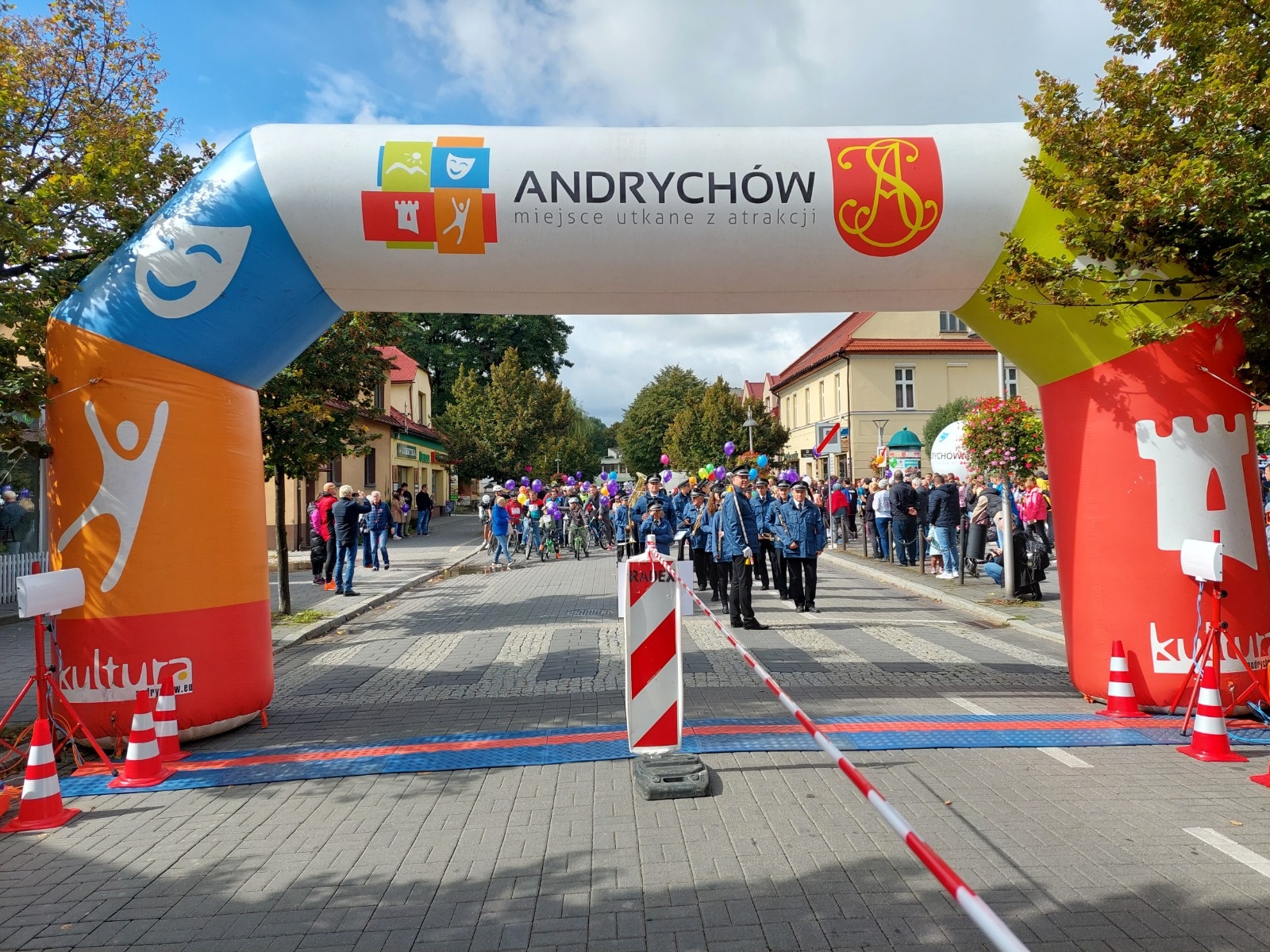 Uczestnicy X Biegu po serce Zbója. Andrychów