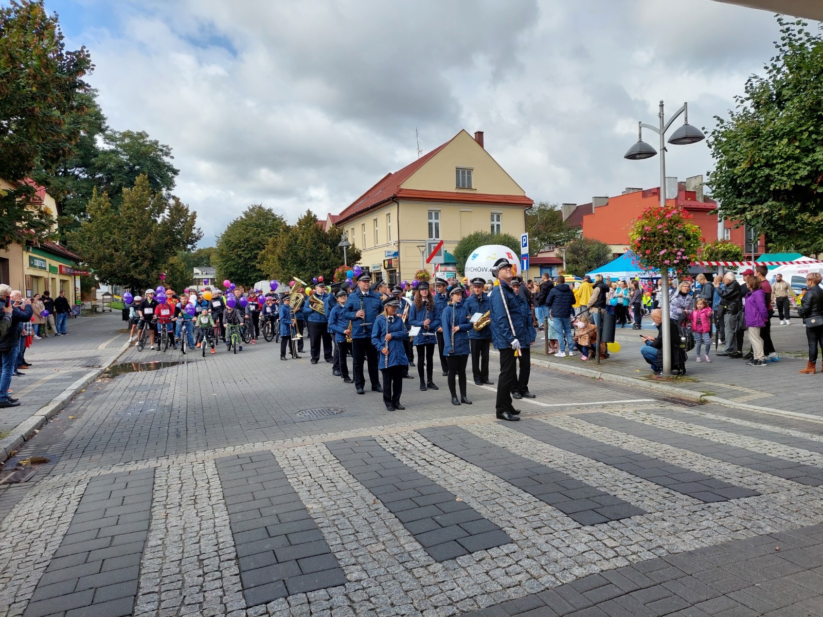 Uczestnicy X Biegu po serce Zbója. Andrychów