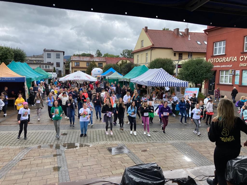 Uczestnicy X Biegu po serce Zbója. Andrychów