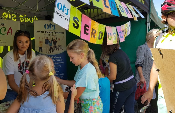 Bieg Zbója uczestnicy w punkcie z animacjami