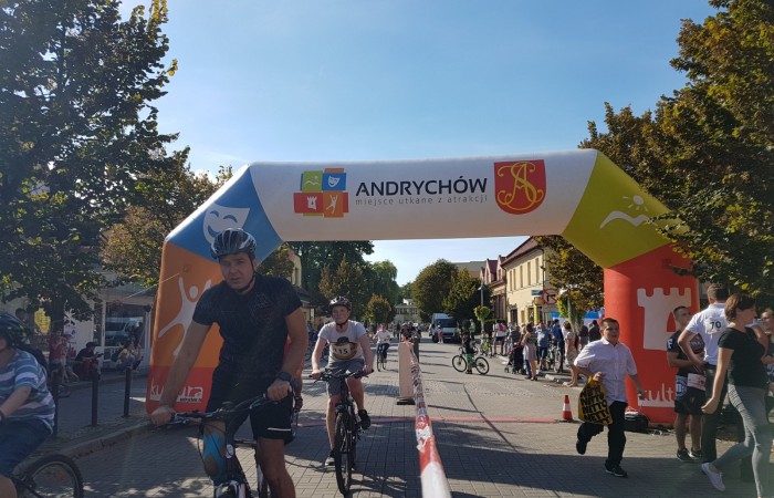 Bieg Zbója uczestnicy w Bramie startowej