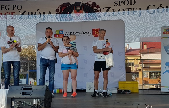 Bieg Zbója podziękowanie mamy i dziecka za zbiórkę
